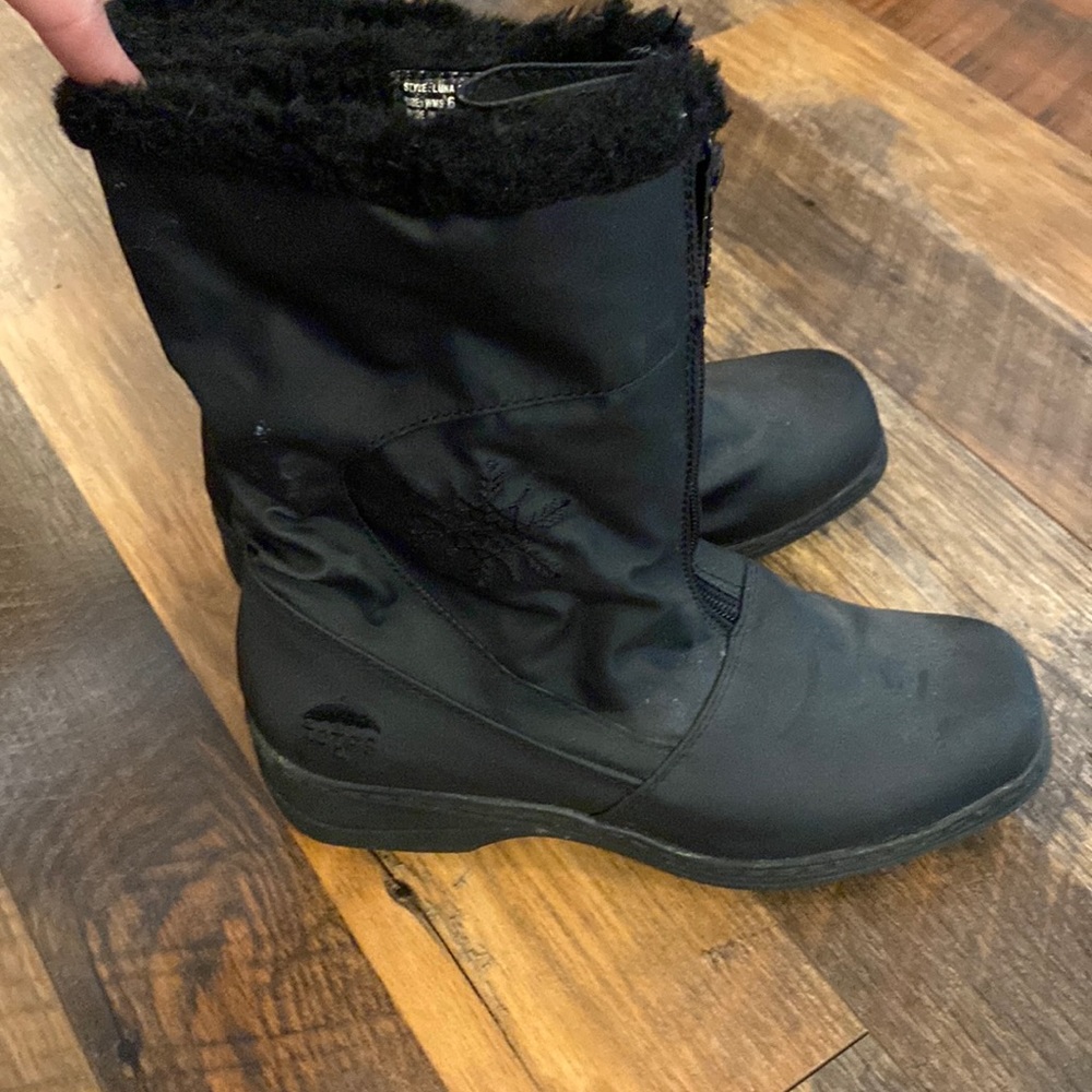 Totes Luna Black winter boots size 6